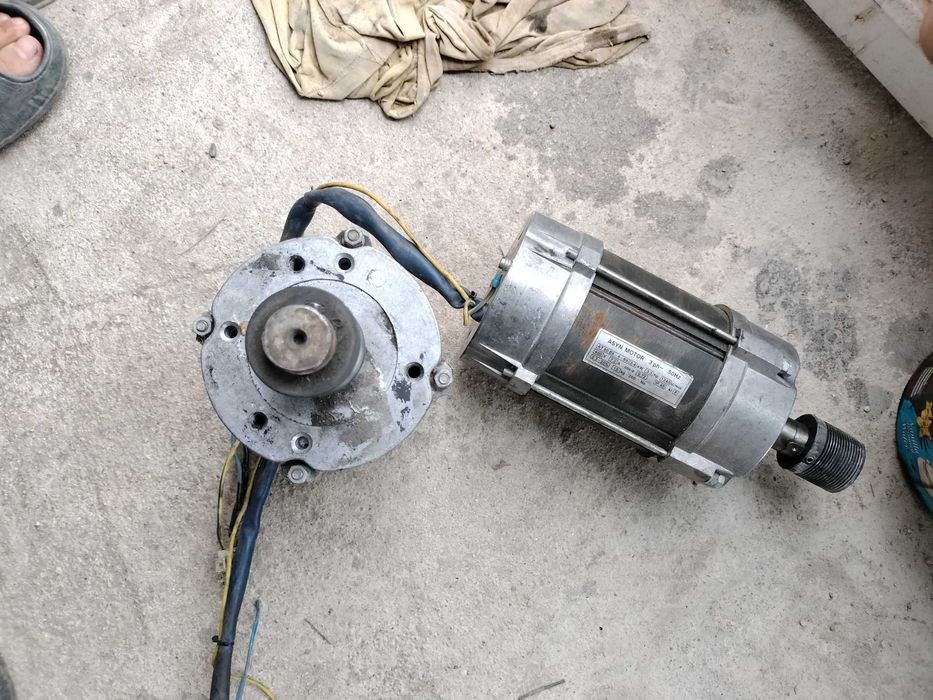motoare elevator pe surub