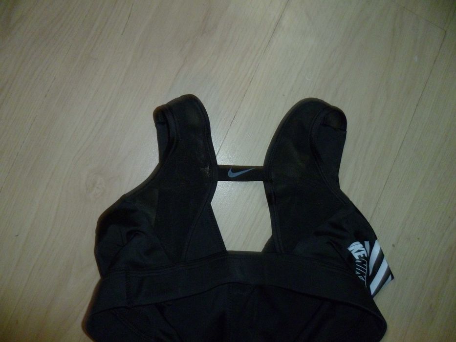 NIKE спортно бюстие