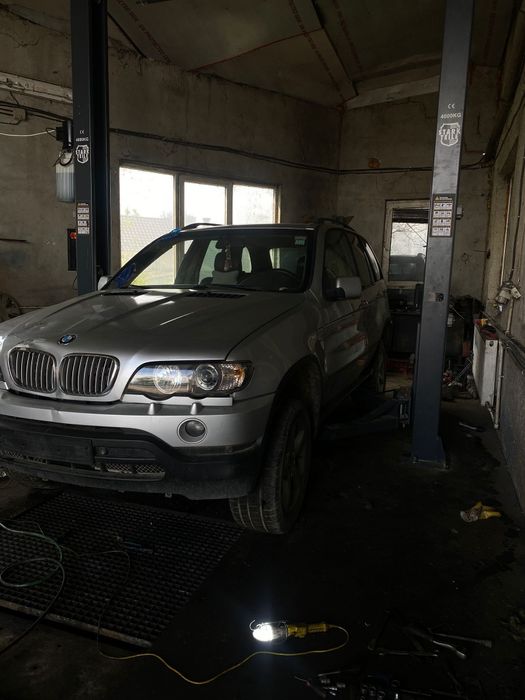 Dezmembrez BMW X5 3.0 Diesel
