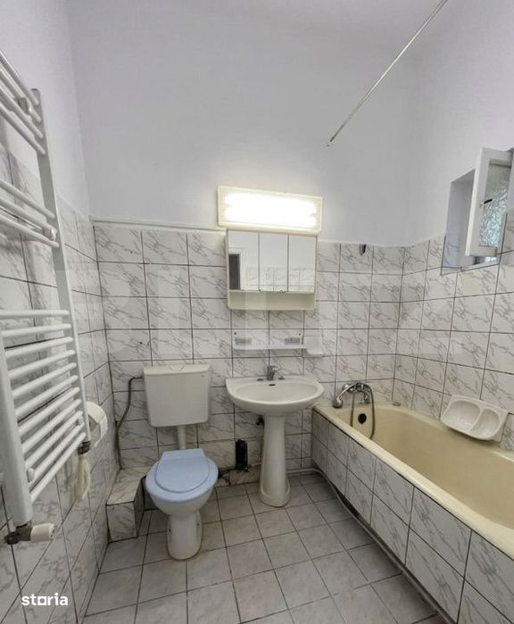 Apartament cu 2 camere, de 70 mp, cu curte comuna | Centru