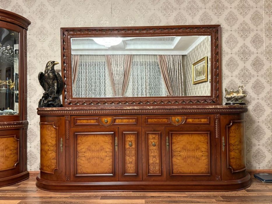 Классический гарнитур: буфет + комод с зеркалом