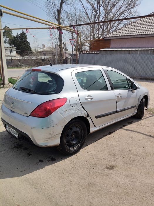 Автомобиль пижо 308