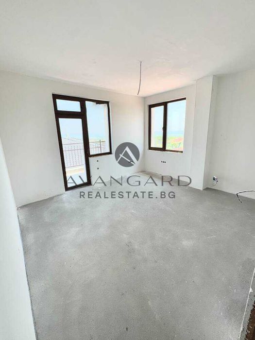 оф.23377 Самостоятелна къща с двор/с.Брестник