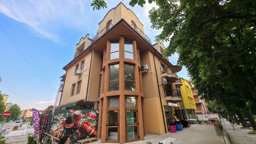 Продава се луксозен 4-стаен апартамент, ново строителство,в жк. Изток, гр. Перник