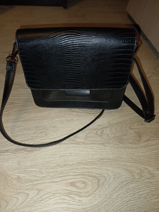 Дамска чанта с дълга дръжка