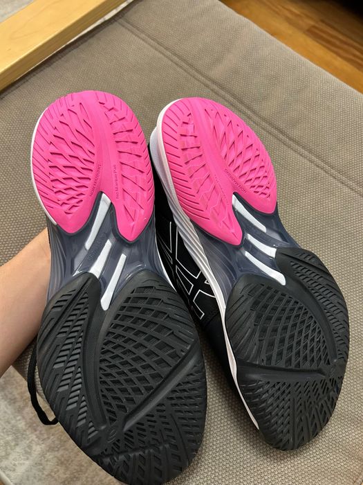 Vând pantofi sport Asics
