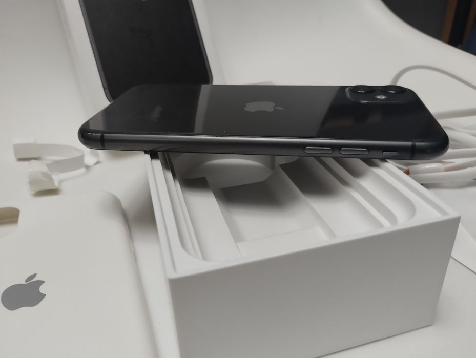 iPhone 11 с документами. АКБ 74%.