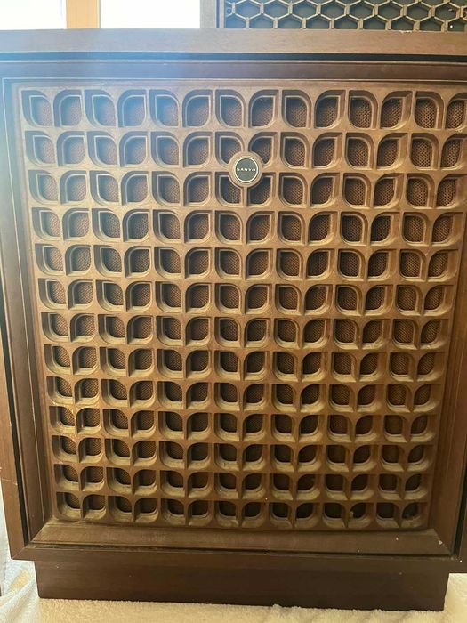 Висококачествена винтидж аудио система с грамофон Sanyo