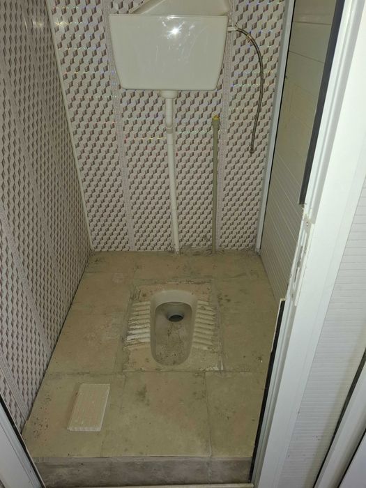 Контейнер предусмотрен под туалет