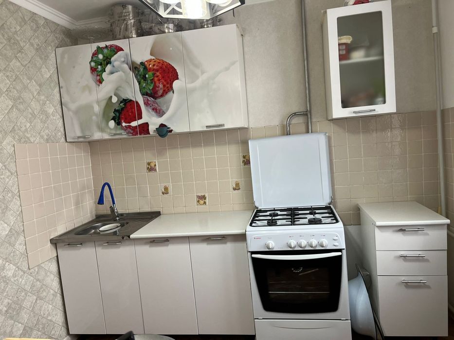 Продам кухонный гарнитур в отличном состоянии