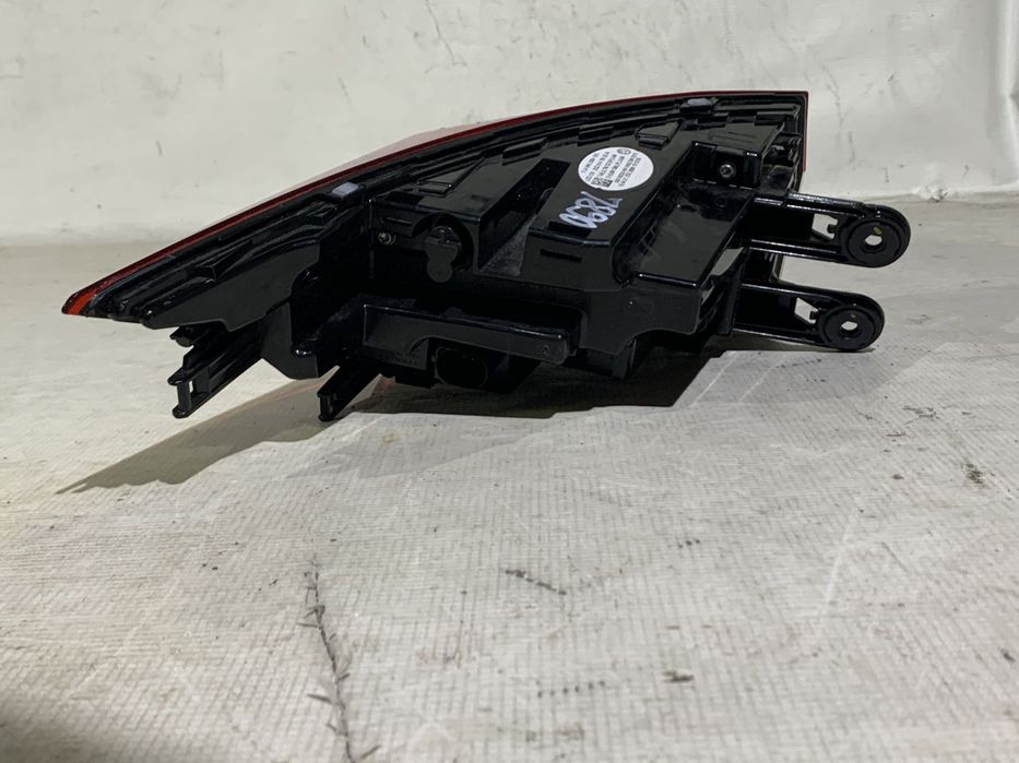 Lampa stop dreapta pe aripa, Skoda Enyaq, 2021, 2022, 2023, 2024, cod origine OE 5LA945208A.