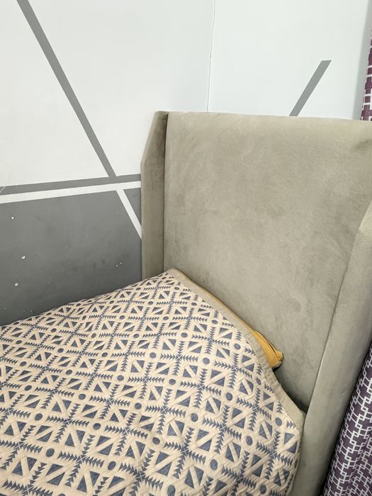 Кровать детская и шкаф для вещей.