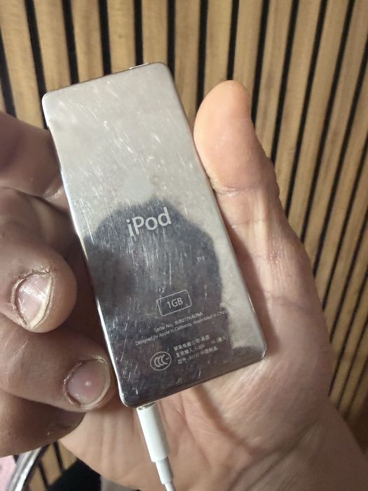 Ipod 1 gb в отличном состояний