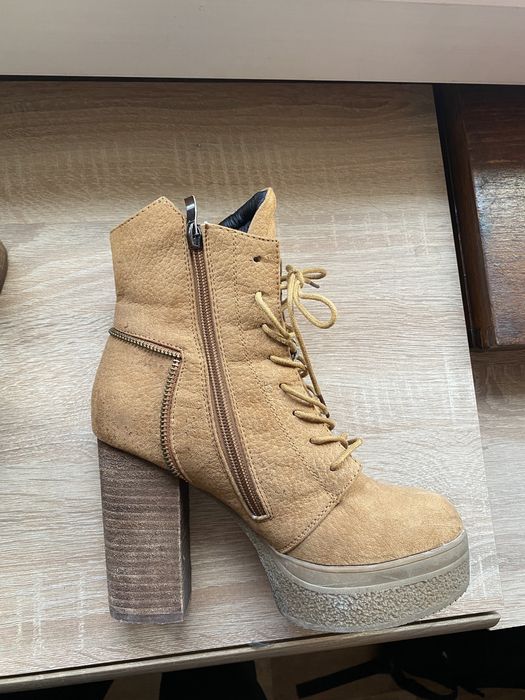 Кафеви кожени боти на ток