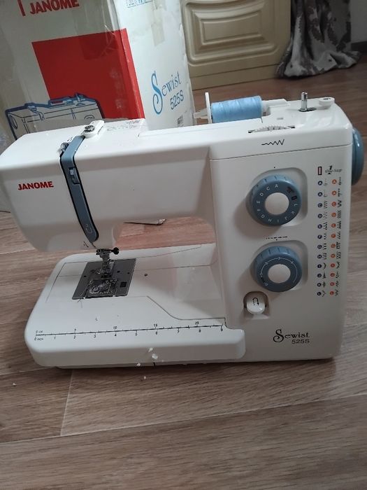 Продам швейную машинку
