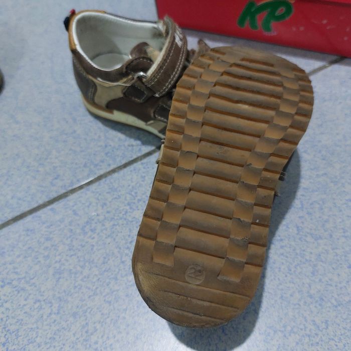 Кроссовки 22 р., сандалии 21 р.