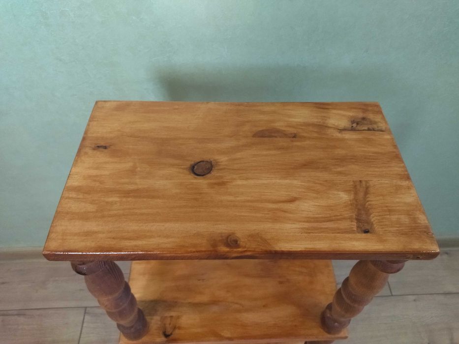 Етажерка със струговани орнаменти !!!