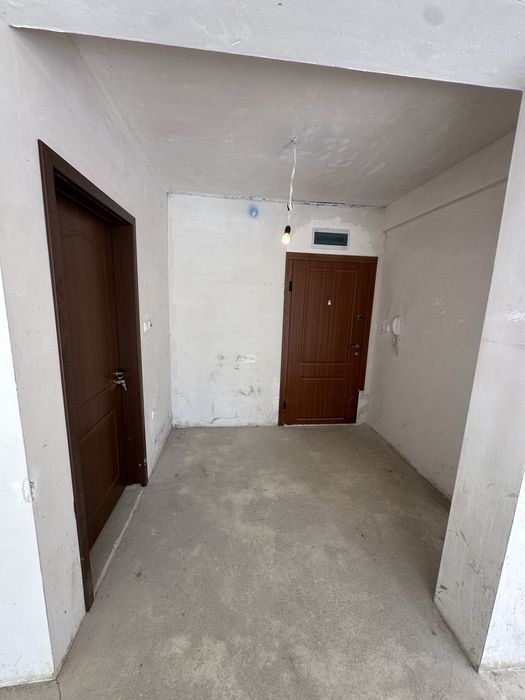 Продавам двустаен с дворно парко място в Трошево