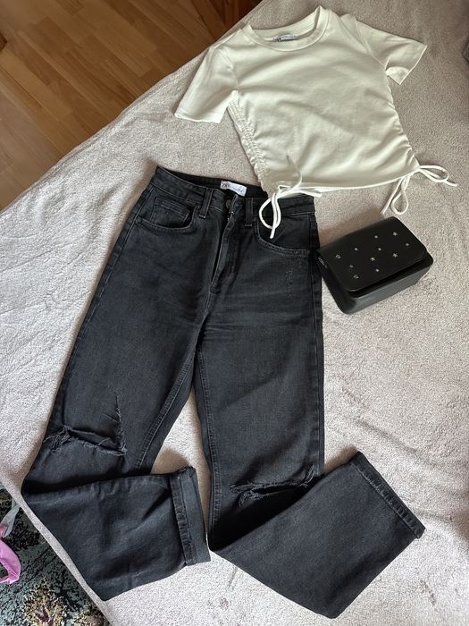 Pantaloni si tricou