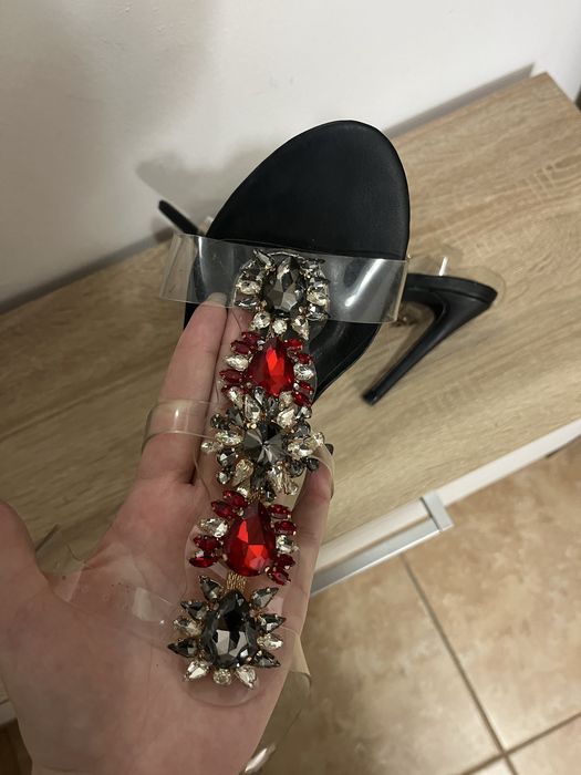 Sandale cu toc subtire