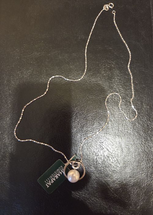 Продаются серебряные колье жемчугом, с цепочкой