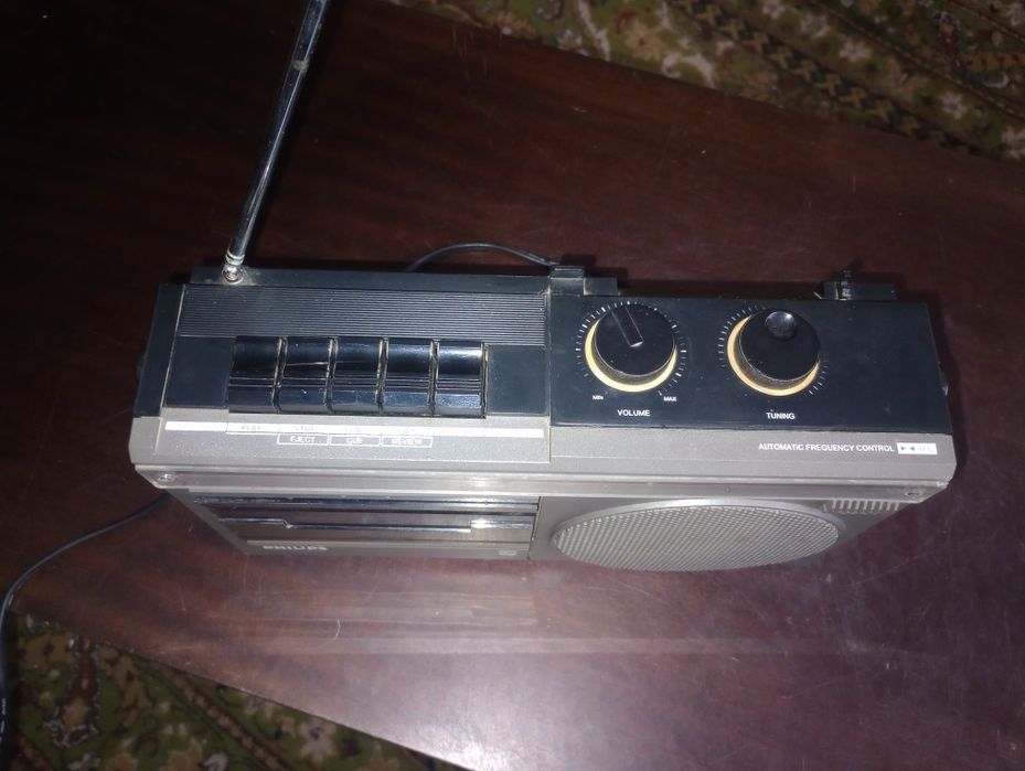 Radiocasetofon Philips, model D7030, funcțional, ieftin