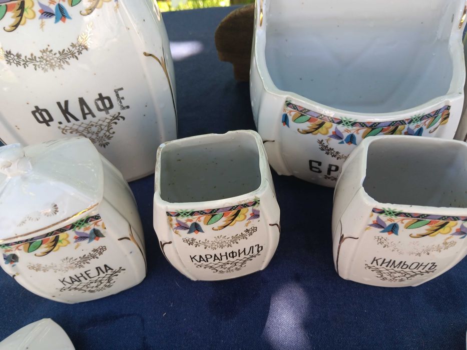 Голям масивен старинен порцеланов леген и буркани за подправки