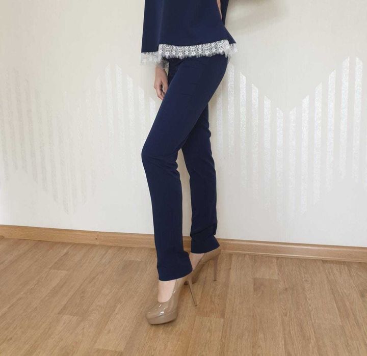 Брючный костюм 42 размера