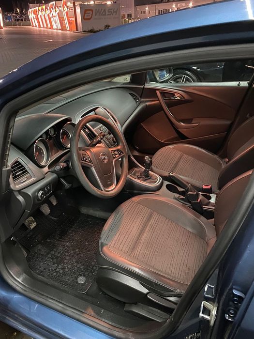 Opel Astra Se vinde Opel Astra J Primul proprietar