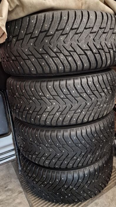 Продам зимние шины 285/60/18
