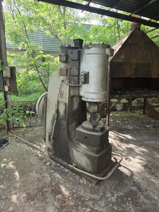 Кузнечик молот , в отличном состоянии