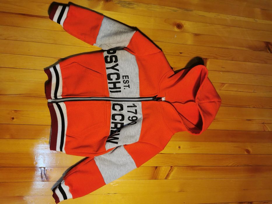 Продам свитер на мальчика 2-3 годика