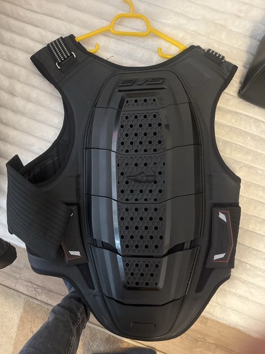 Vând vestă protecție EVS