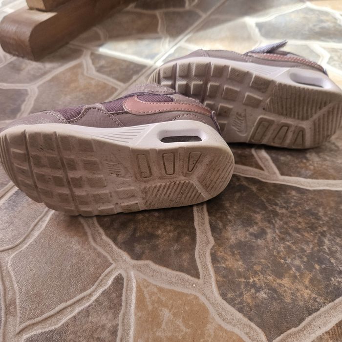 Маратонки   Nike