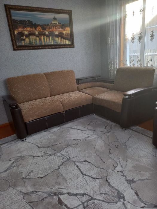 Продам угловой диван.