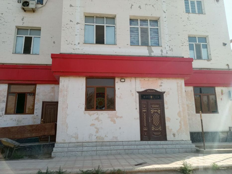 Хожелиде базар касинда таза домда 1 этажда магазин сатилади