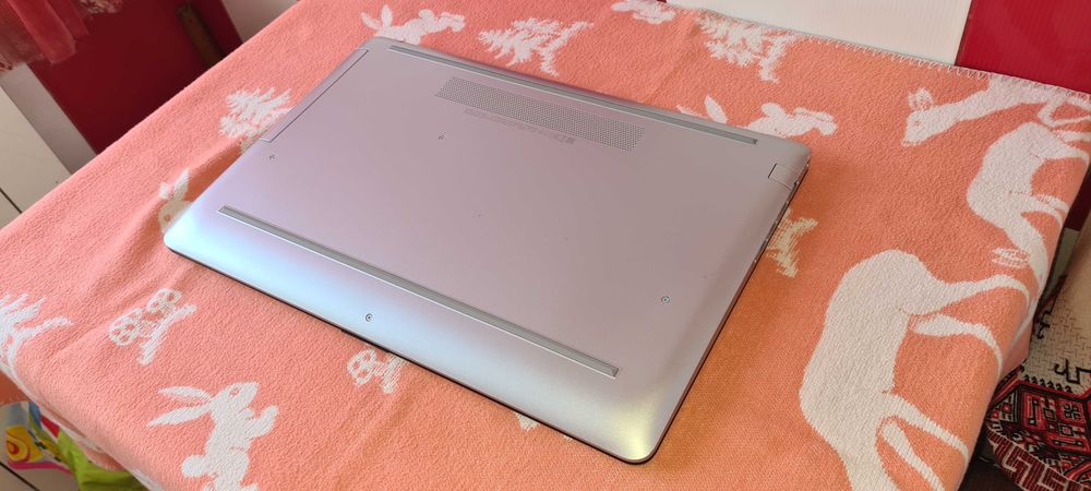 RYZEN 5 de 17 inch= 8 gb ddr 4 = 950 lei