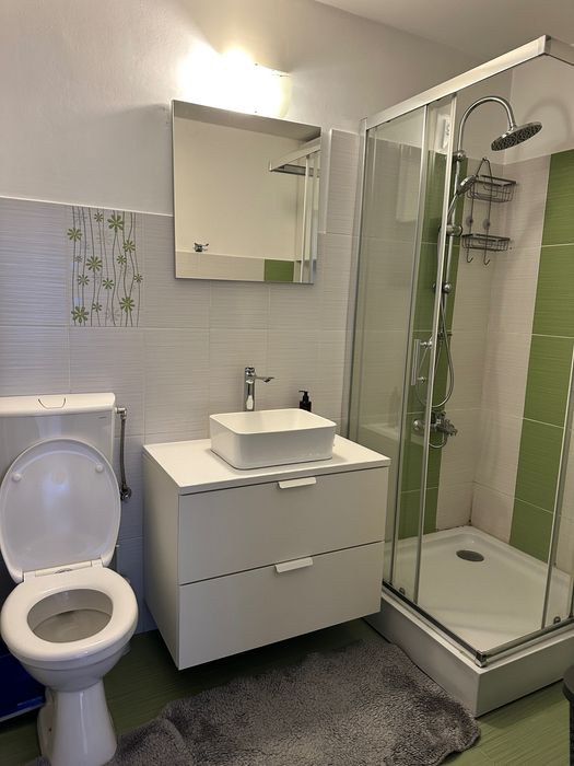 Dau în chirie apartament 3 camere