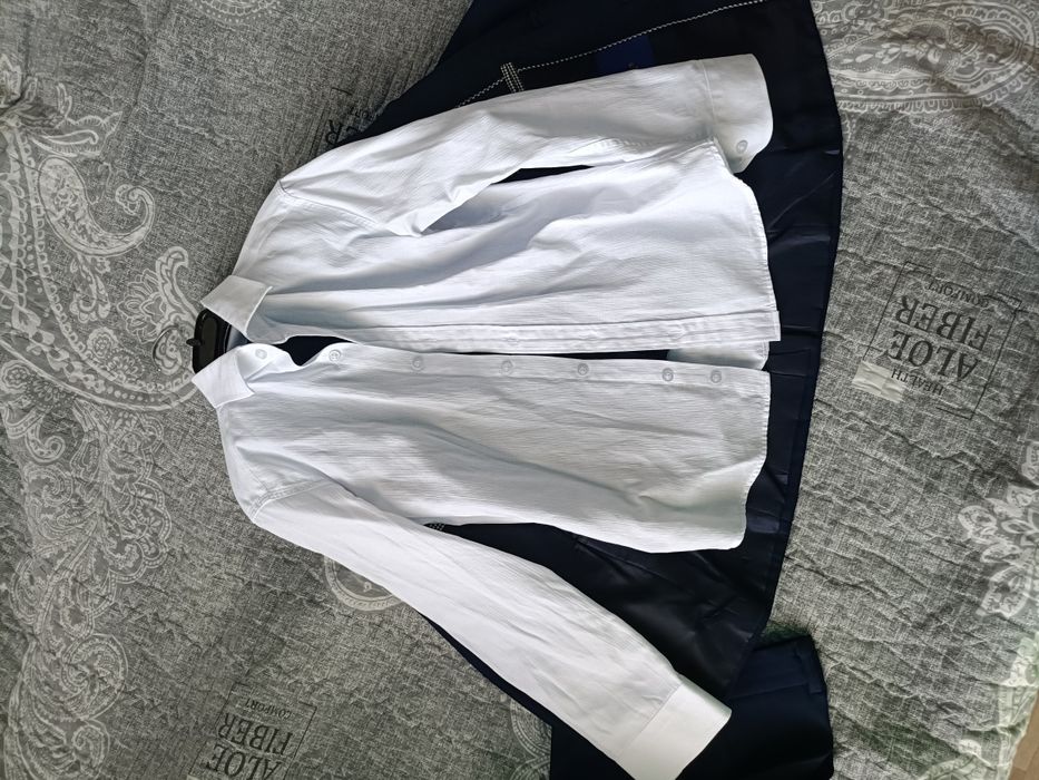 Продам школьный костюм