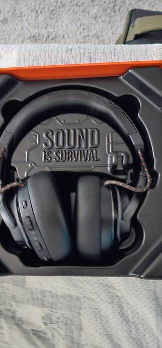 Casti jbl quantum 800