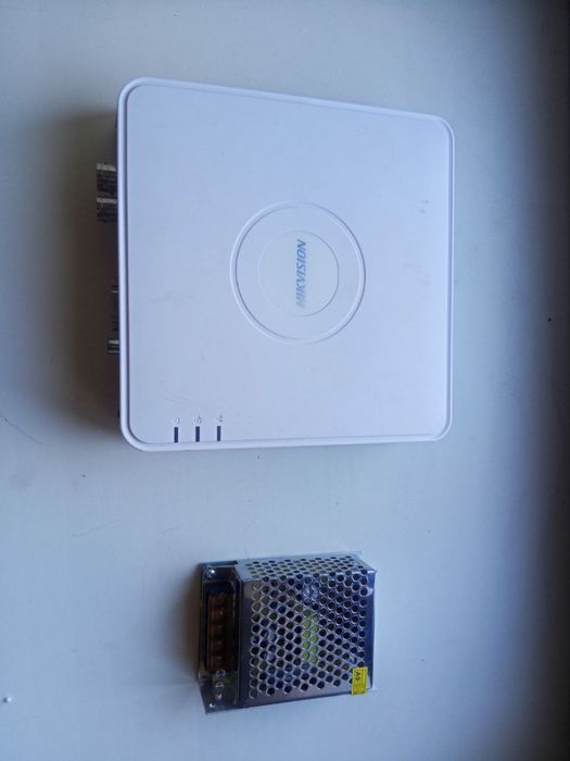 Видеорегистратор HIkvision + блок питание (для камер CCTV)