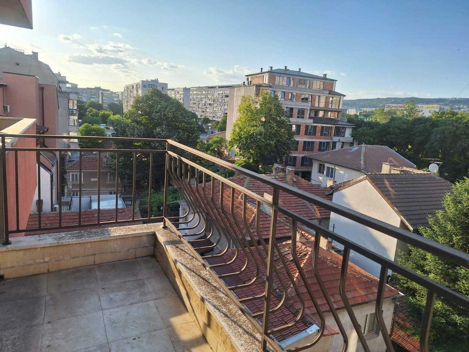 Дава се под наем Тристаен апартамент в Варна, Автогара - 90 кв.м за 561 € - Снимка #1