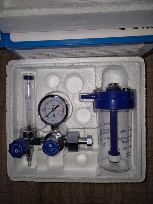 Медицински редуцир вентил с ротаметър и овлажнител