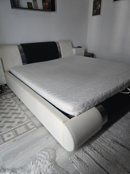 Pat cu saltea si comode cu led