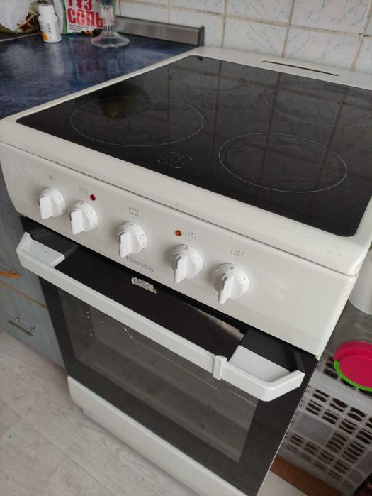 Продам электроплиту Hense 4-комфорки