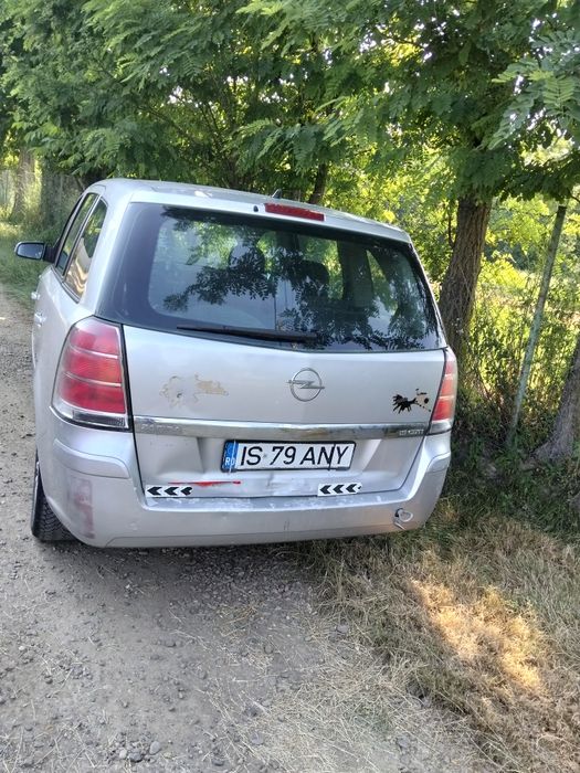 Vând Opel Zafira