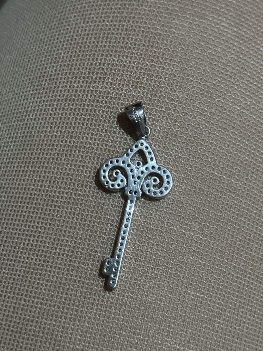 Клуч кулон серебеный очень красивый