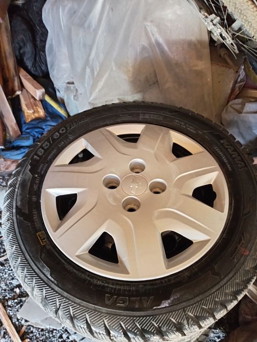 Продам зимние шины вместе с дисками.