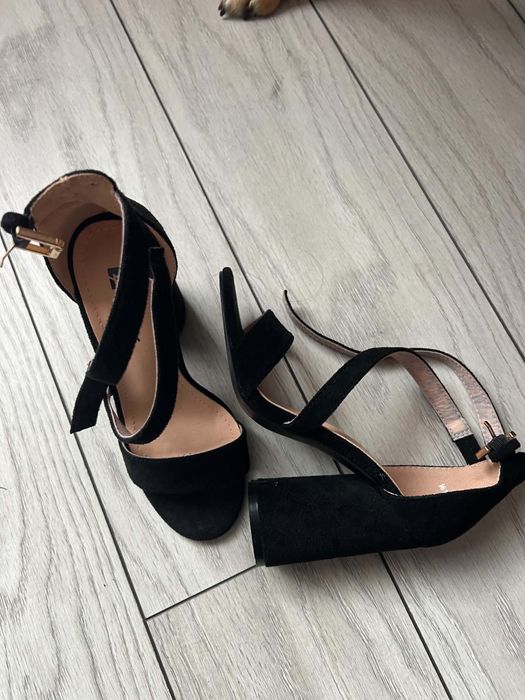 Sandale negre cu toc gros – mărimea 35