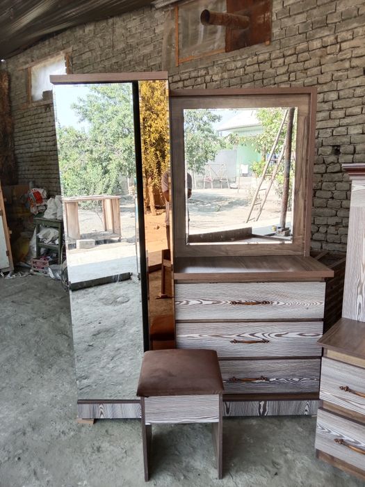 Mebel spalni kamplek sotiladi